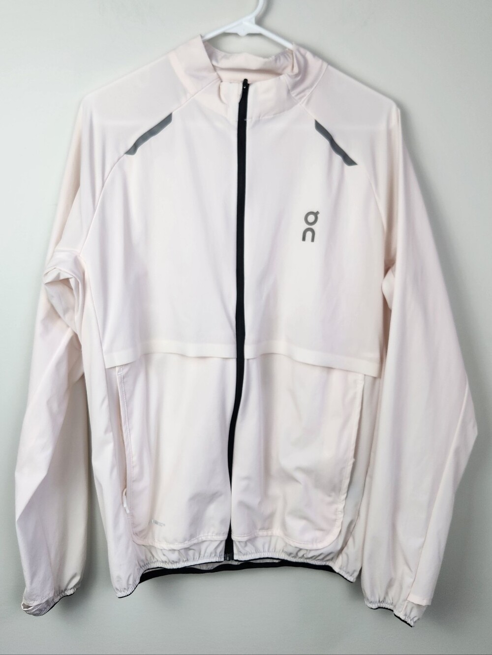 On Clouds Running Lightweight Weather jacket Size XL Pale Pink Run Workout Golf